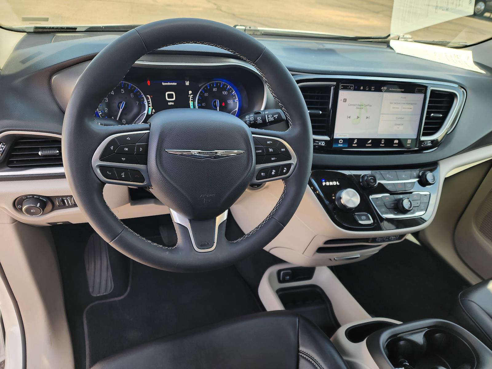 Used 2024 Chrysler Pacifica - photo 9