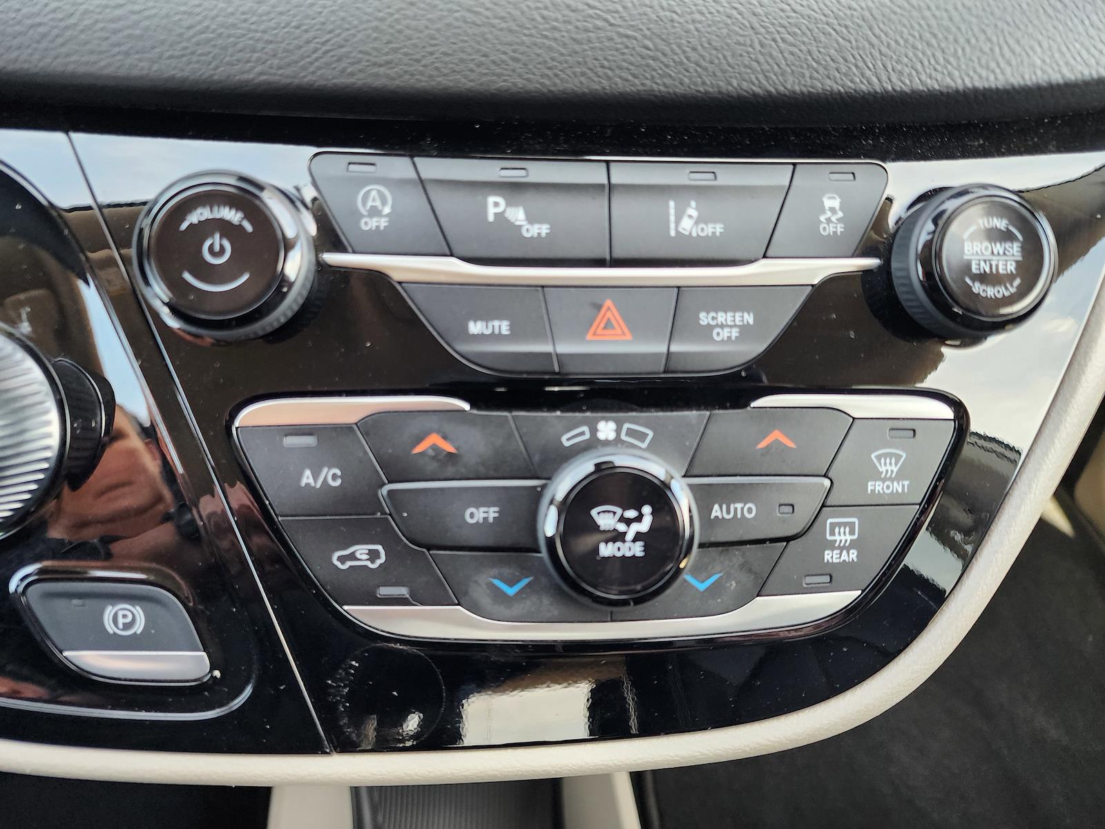 Used 2024 Chrysler Pacifica - photo 27