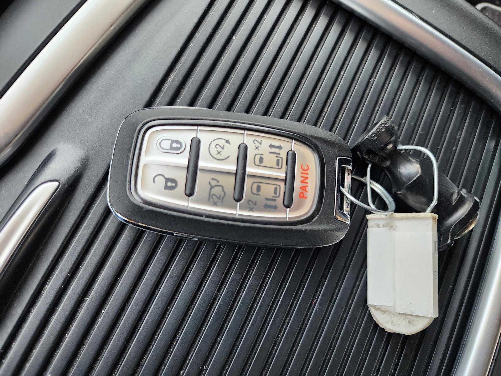Used 2024 Chrysler Pacifica - photo 28