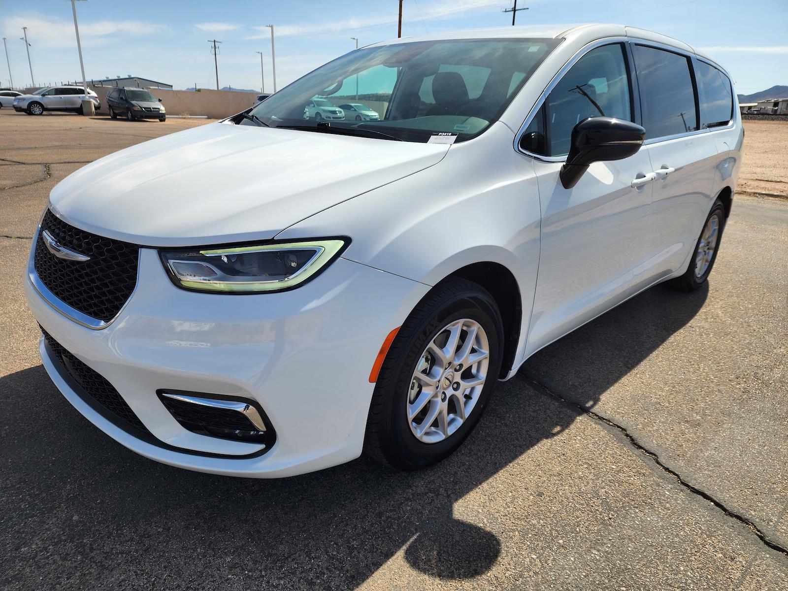 Used 2024 Chrysler Pacifica - photo 1