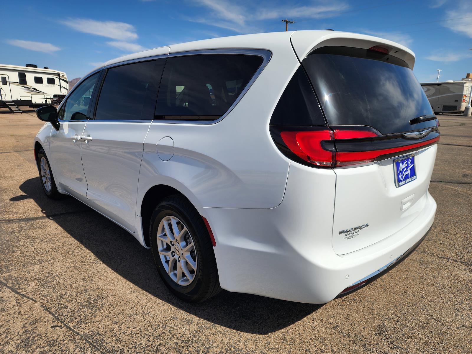 Used 2024 Chrysler Pacifica - photo 6