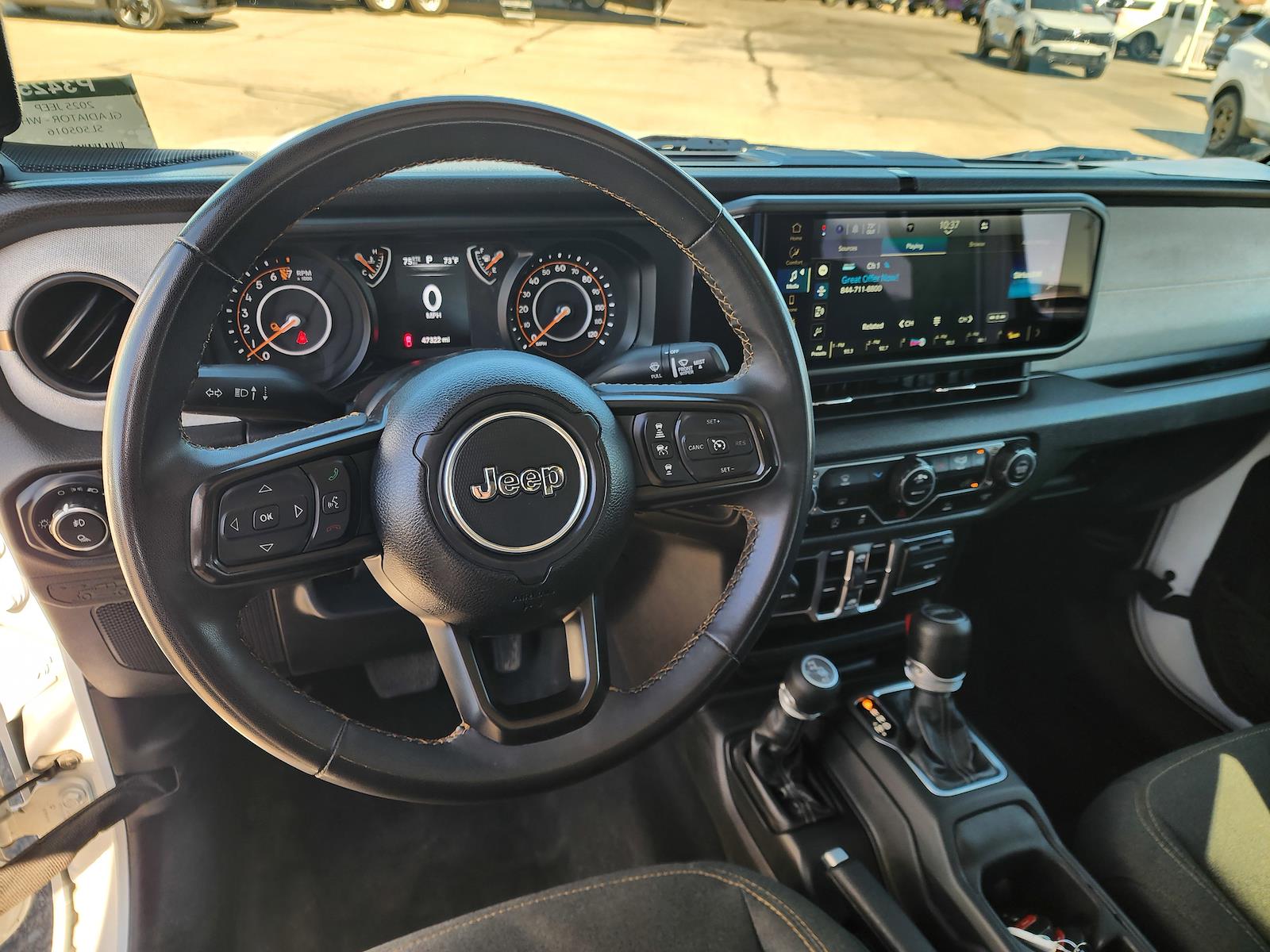 Used 2025 Jeep Gladiator - photo 1
