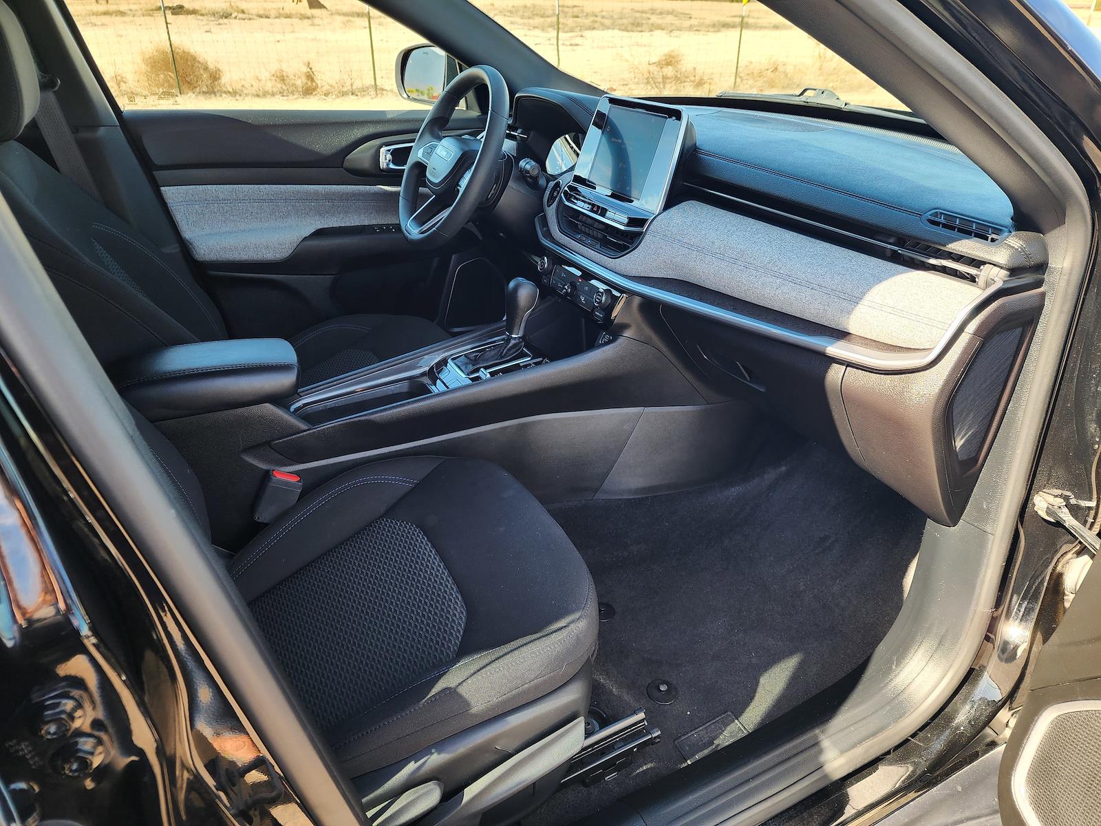Used 2025 Jeep Compass - photo 13
