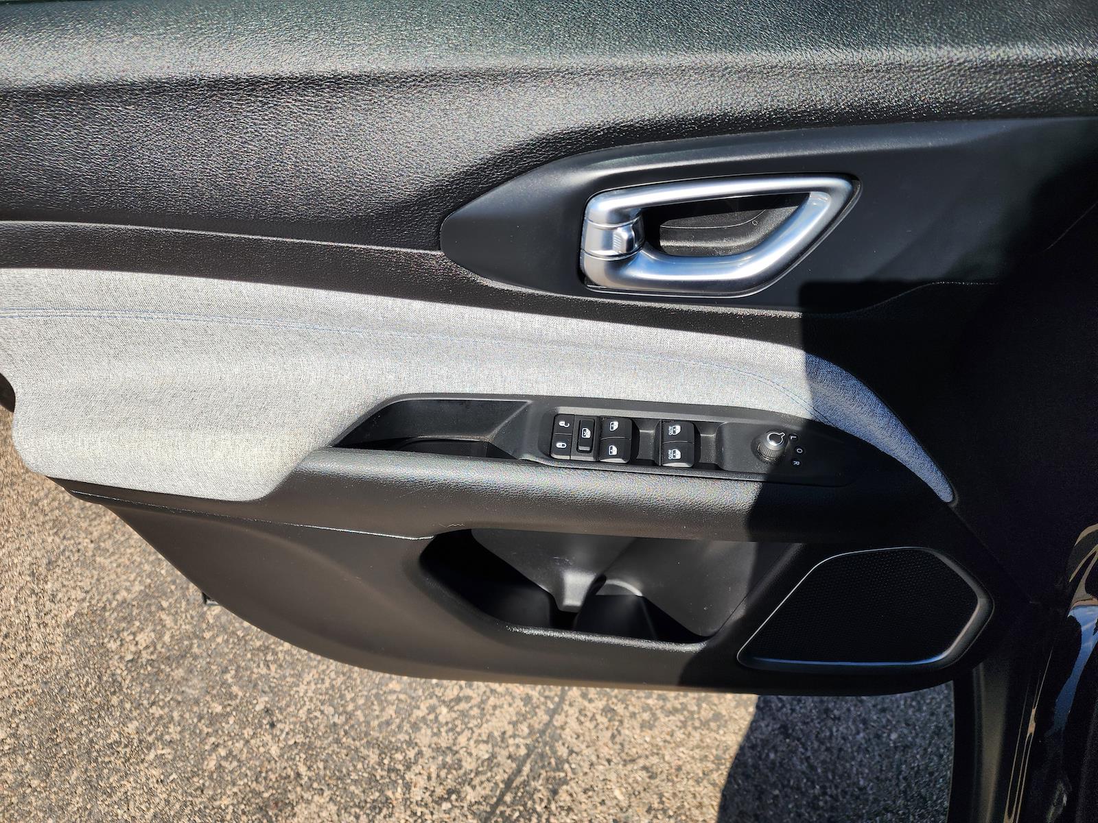 Used 2025 Jeep Compass - photo 18