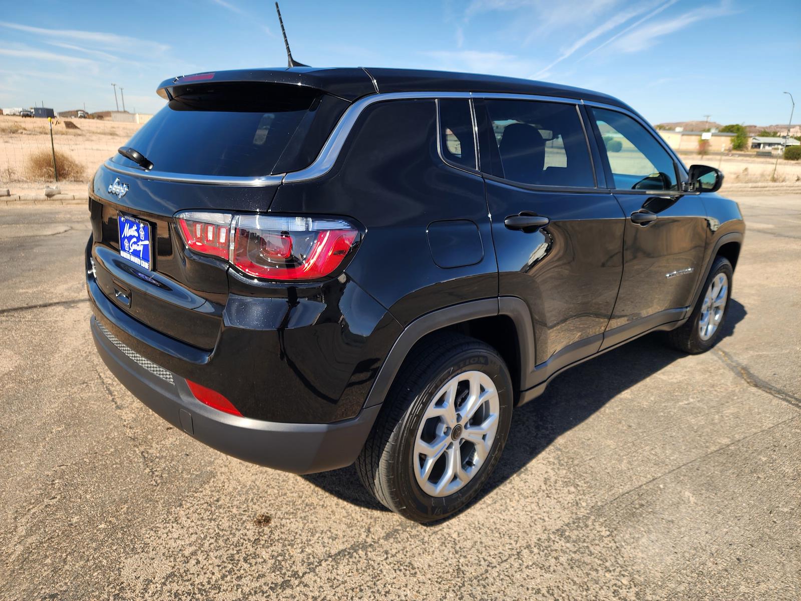 Used 2025 Jeep Compass - photo 5