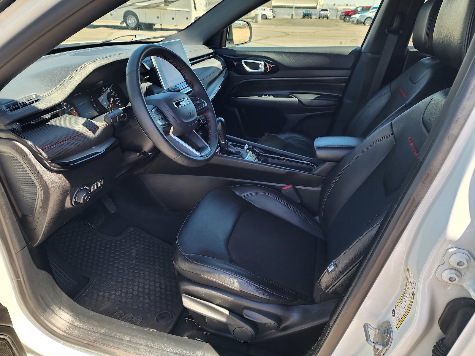 Used 2025 Jeep Compass - photo 14
