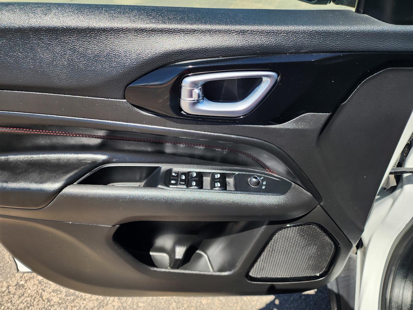 Used 2025 Jeep Compass - photo 16