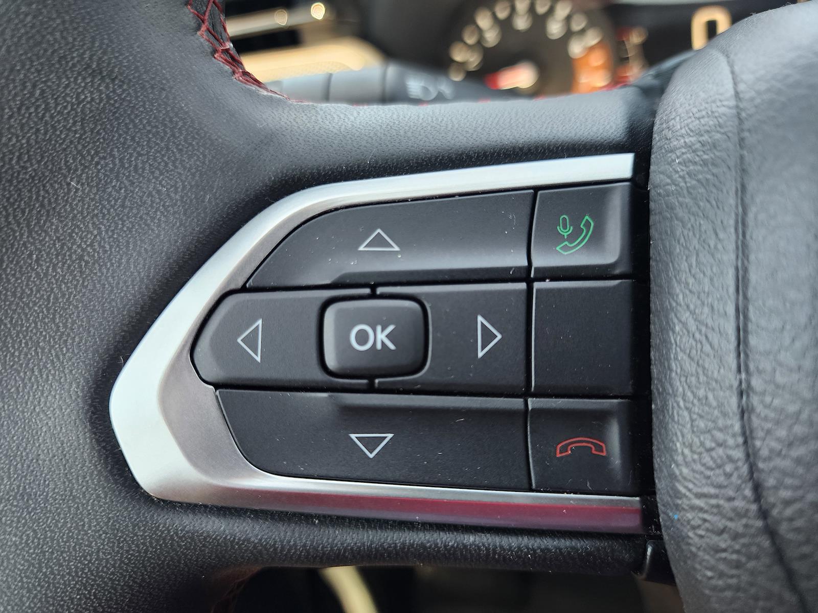 Used 2025 Jeep Compass - photo 17