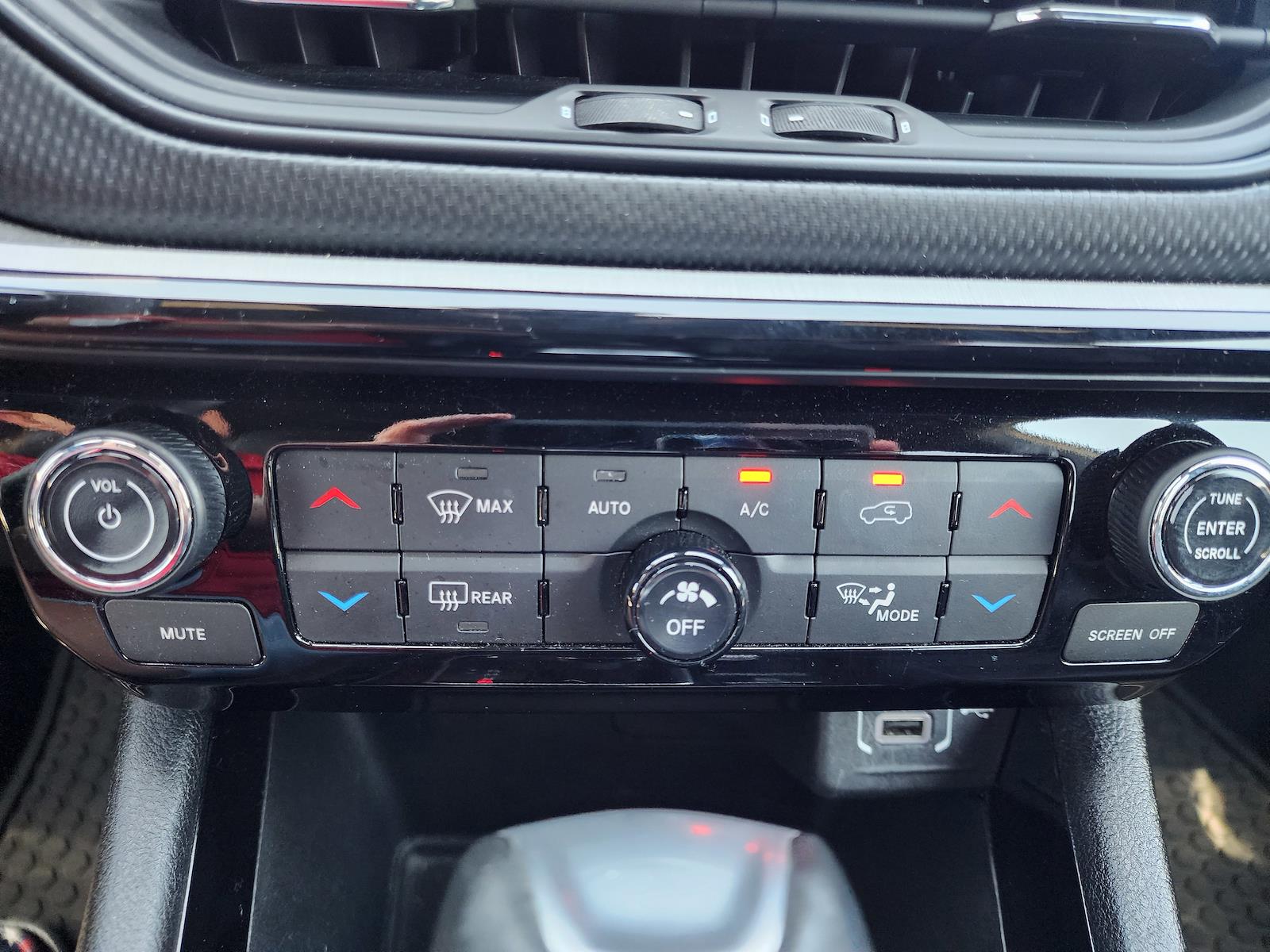 Used 2025 Jeep Compass - photo 22