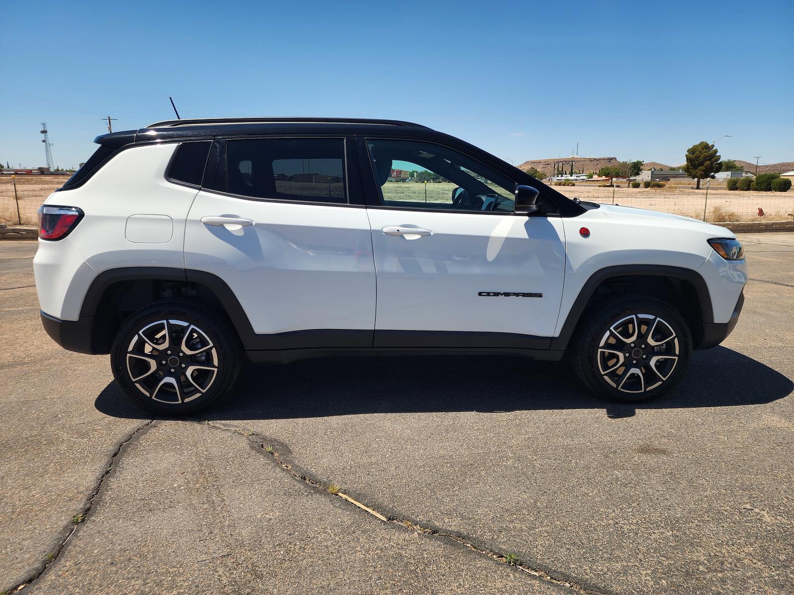 Used 2025 Jeep Compass - photo 1
