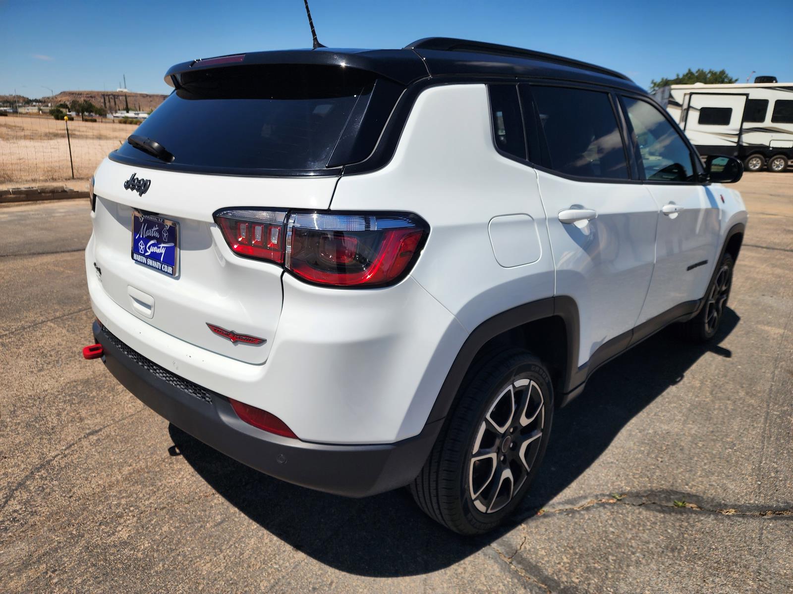 Used 2025 Jeep Compass - photo 2