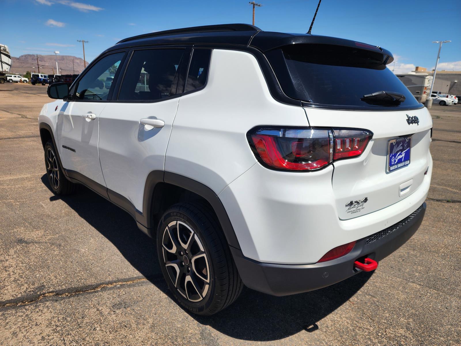 Used 2025 Jeep Compass - photo 5