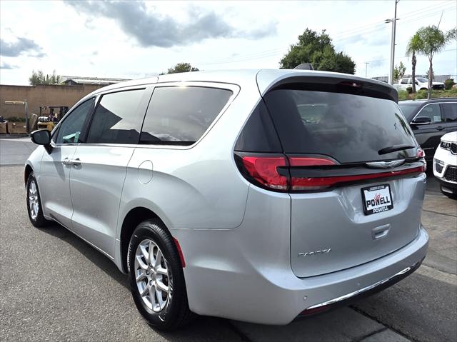 Used 2024 Chrysler Pacifica - photo 5