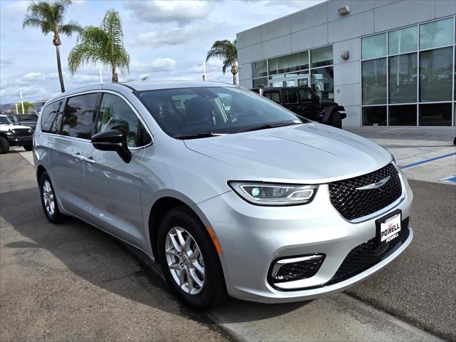 Used 2024 Chrysler Pacifica - photo 8