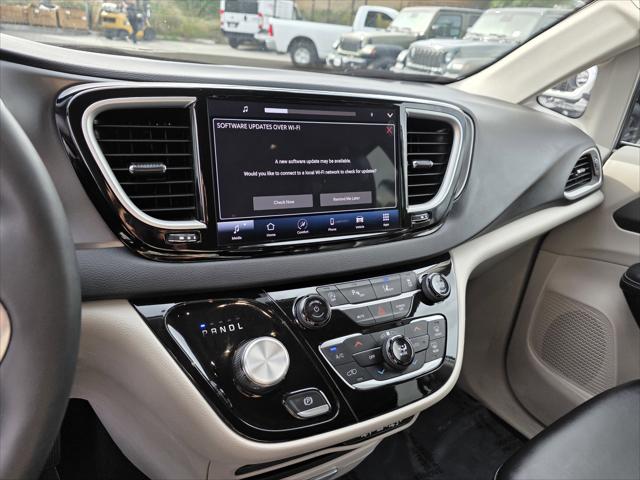Used 2024 Chrysler Pacifica - photo 17