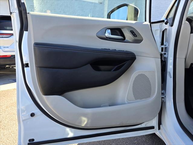 Used 2023 Chrysler Pacifica - photo 13