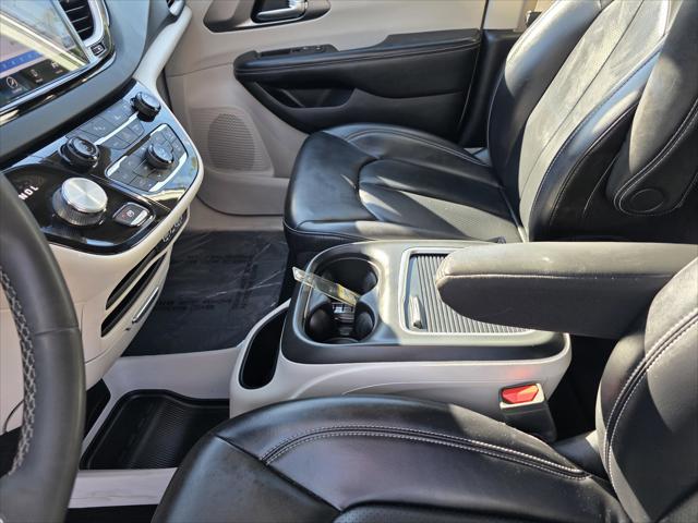 Used 2023 Chrysler Pacifica - photo 15
