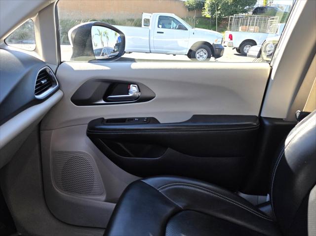 Used 2023 Chrysler Pacifica - photo 16