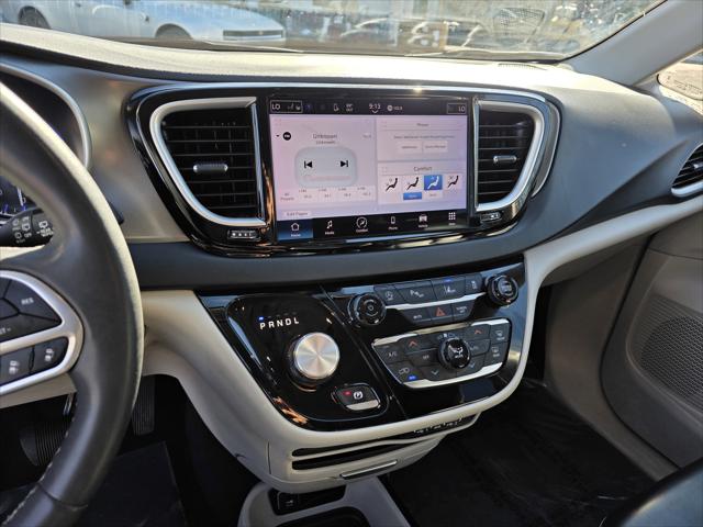 Used 2023 Chrysler Pacifica - photo 17