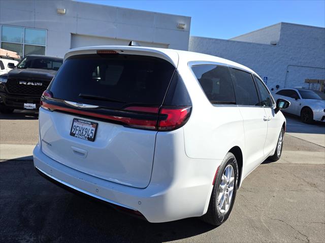 Used 2023 Chrysler Pacifica - photo 7