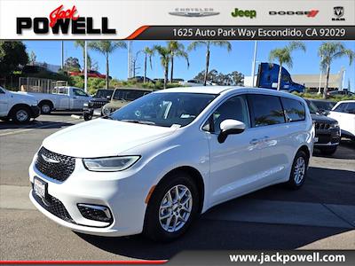 Used 2023 Chrysler Pacifica - photo 1
