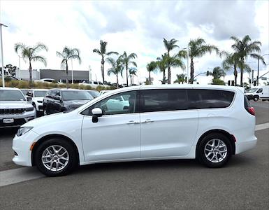 Used 2023 Chrysler Voyager - photo 2