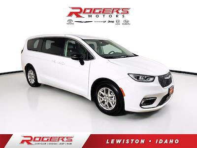 2024 Chrysler Pacifica FWD Minivan for sale #25UD398 - photo 1