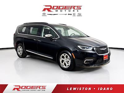 Used 2022 Chrysler Pacifica - photo 1