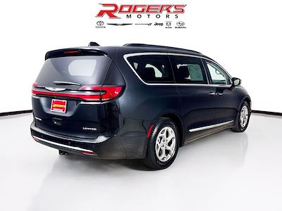 Used 2022 Chrysler Pacifica - photo 1