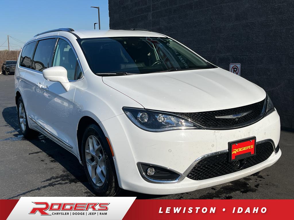 Used 2017 Chrysler Pacifica - photo 1