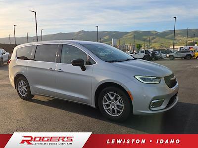 Used 2024 Chrysler Pacifica - photo 1
