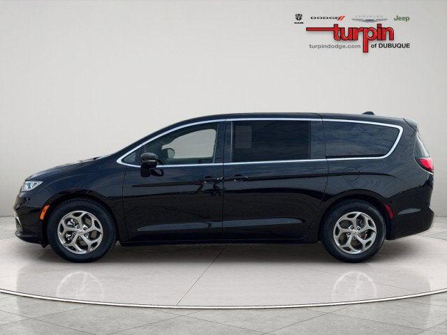 Used 2024 Chrysler Pacifica - photo 2