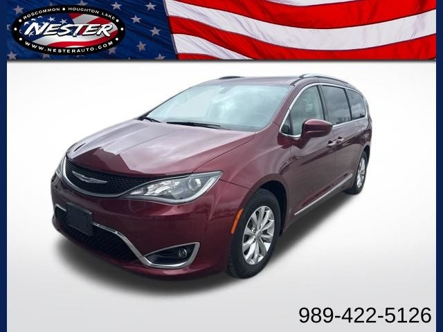Used 2018 Chrysler Pacifica - photo 1