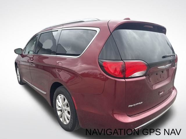 Used 2018 Chrysler Pacifica - photo 2
