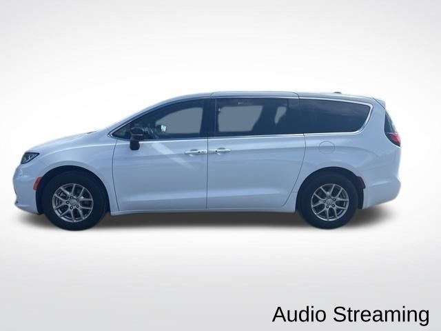 Used 2026 Chrysler Pacifica - photo 1