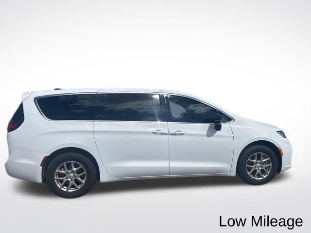 Used 2026 Chrysler Pacifica - photo 7