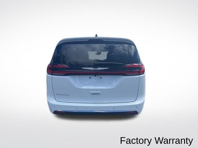 Used 2026 Chrysler Pacifica - photo 9