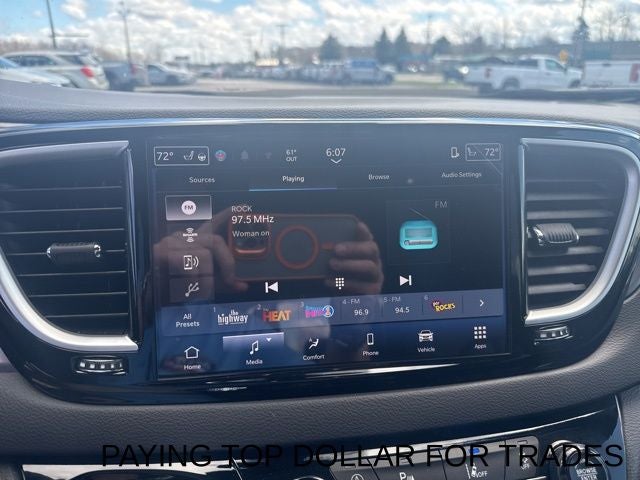 Used 2026 Chrysler Pacifica - photo 12