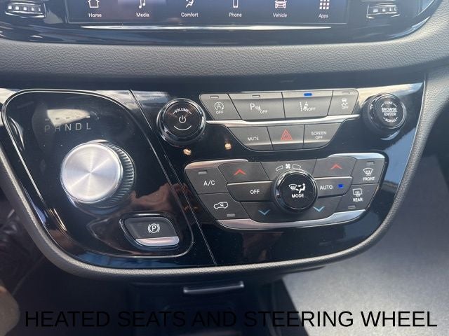 Used 2026 Chrysler Pacifica - photo 14