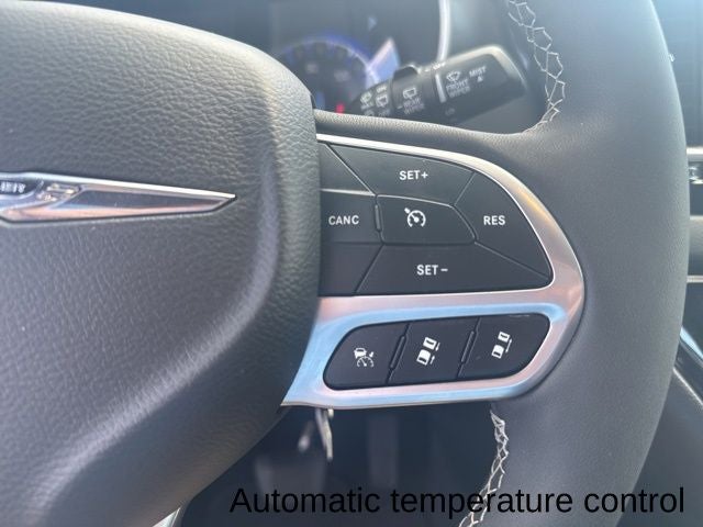 Used 2026 Chrysler Pacifica - photo 21