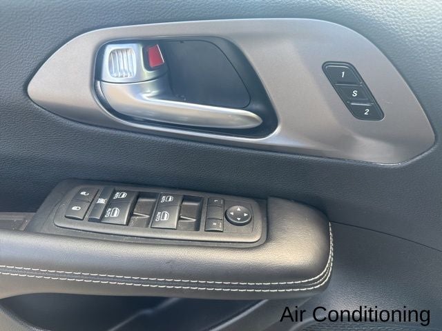 Used 2026 Chrysler Pacifica - photo 23