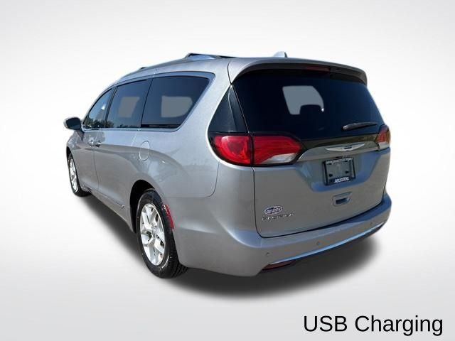 Used 2018 Chrysler Pacifica - photo 2
