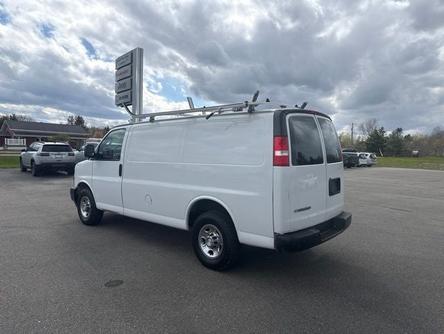 Used 2018 Chevrolet Express 2500 - photo 2