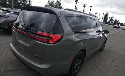 2021 Chrysler Pacifica FWD Minivan for sale #MR526897 - photo 2