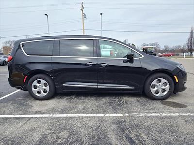 Used 2017 Chrysler Pacifica - photo 1