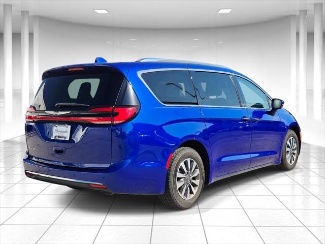 Used 2021 Chrysler Pacifica - photo 2