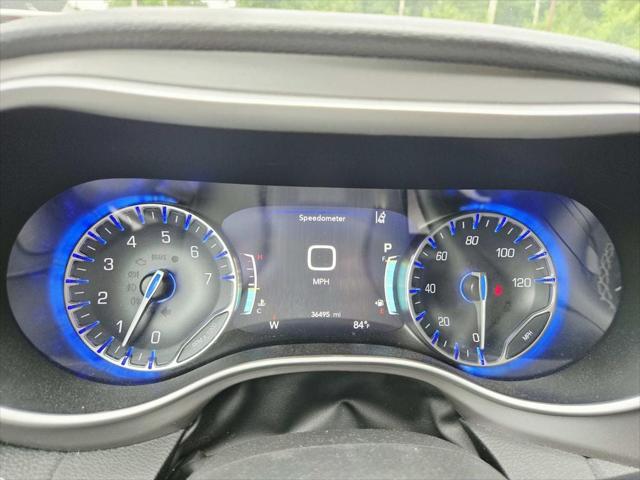 Used 2025 Chrysler Pacifica - photo 10