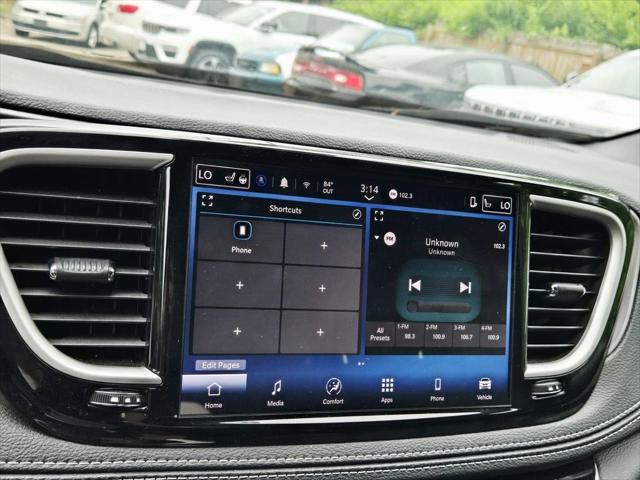 Used 2025 Chrysler Pacifica - photo 13