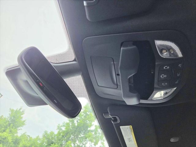 Used 2025 Chrysler Pacifica - photo 20