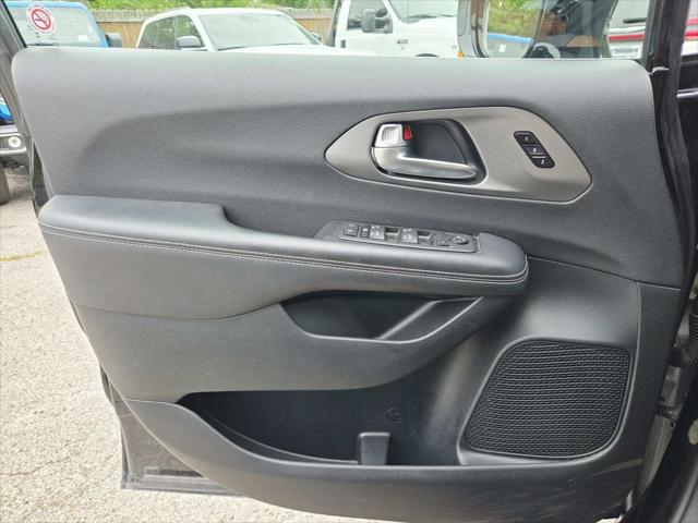 Used 2025 Chrysler Pacifica - photo 23